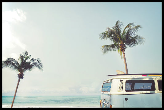  Hippie bestelwagen op strand posters